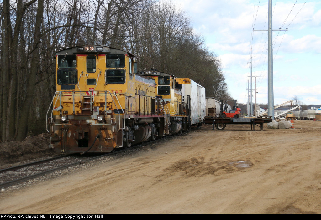 1397 & 1416 tie on to the first reefer next to the ramp used for unloading it